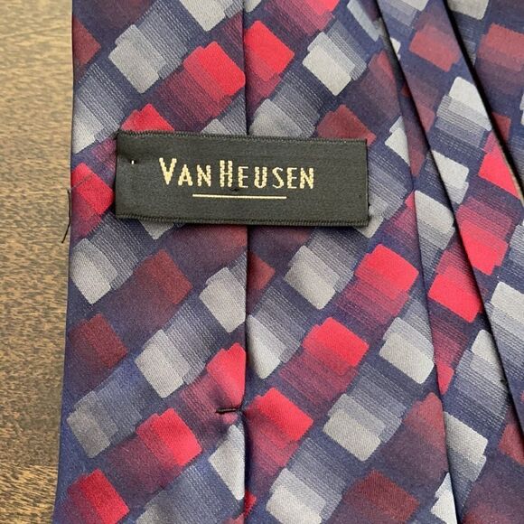 Men’s Van Heusen Multi-Colored Tie 100% Silk - Picture 3 of 6
